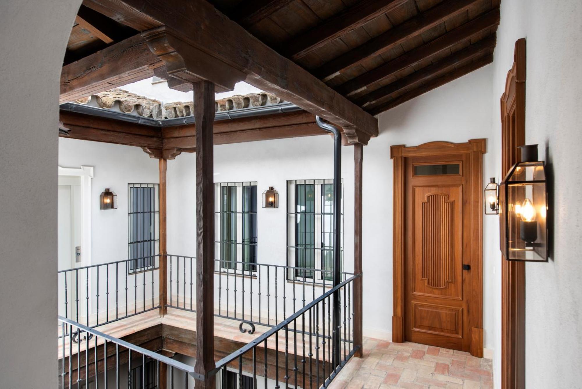 Casa Pilatos Suites Apartments, Seville